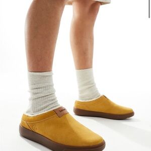 Timberland  Loafers
Timberland Ashwood Park clog with gum sole in tan